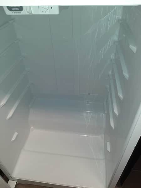 clean refrigerator after